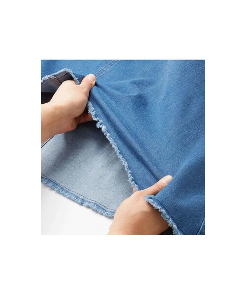 IEDIT（イディット）の「IEDIT Aラインが女らしい カットオフ風仕様のミディー丈フィッシュテールデニムスカート〈ブルー〉（スカート・レディース・ブルー・1 /2 /3 /4 /5 /6 /7 /8 /9 /10/11/12/13/14/15/16）」の5枚目の写真