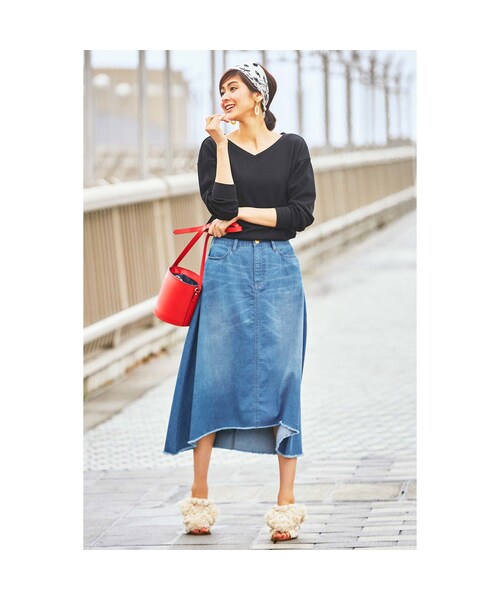 IEDIT（イディット）の「IEDIT Aラインが女らしい カットオフ風仕様のミディー丈フィッシュテールデニムスカート〈ブルー〉（スカート・レディース・ブルー・1 /2 /3 /4 /5 /6 /7 /8 /9 /10/11/12/13/14/15/16）」の11枚目の写真