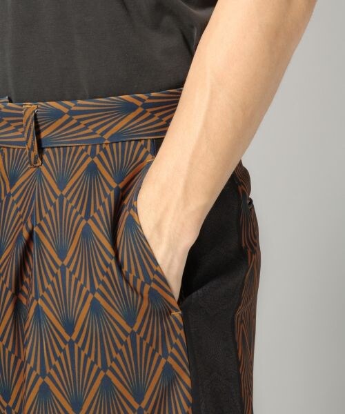 HARE（ハレ）の「クレイジーラインパンツ2（パンツ・オレンジ/ネイビー）」の11枚目の写真