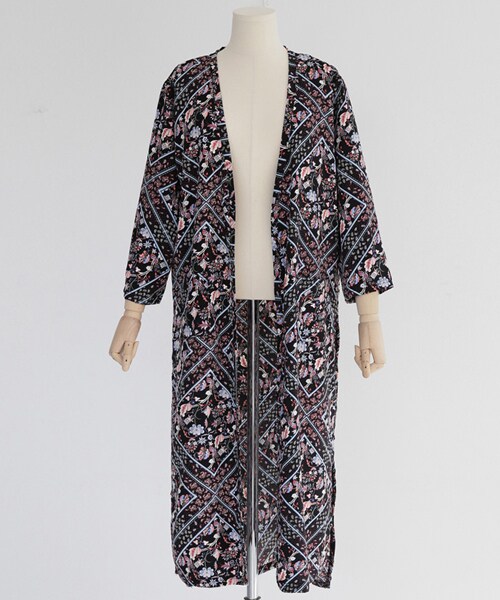 DHOLIC（ディーホリック）の「サイドスリットエスニックパターンオープンロングガウン（カーディガン/ボレロ・レディース・FREE）」の2枚目の写真