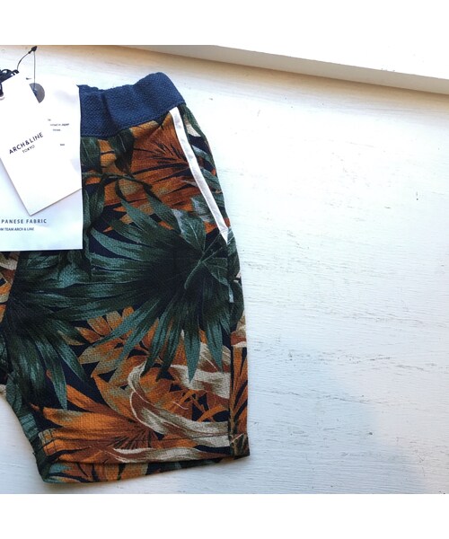 cache cache（カシュ カシュ）の「ARCH&LINE 　TROPIAL　BANANA　 SHORTS　(NAVY）  men's（その他パンツ・キッズ・その他）」の2枚目の写真