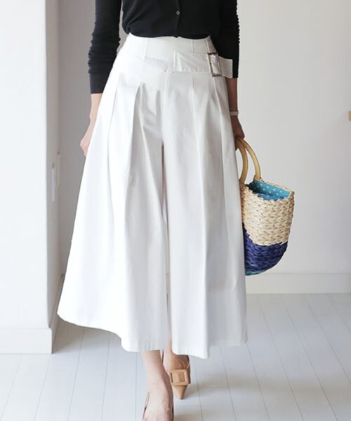 DHOLIC（ディーホリック）の「バックルベルトツータックワイドパン（その他パンツ・レディース・S/M）」の2枚目の写真