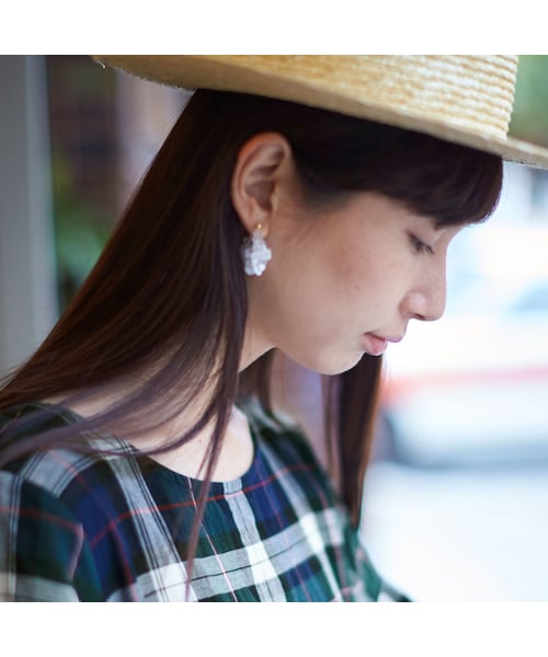 Sunny clouds（サニークラウズ）の「サニークラウズ 練乳かき氷ピアス＆イヤリング（アナログ腕時計・レディース・ホワイト・1 /2 ）」の4枚目の写真