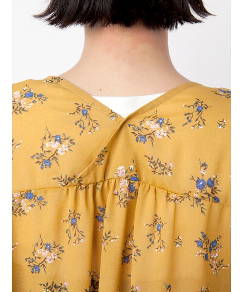 w closet(ダブルクローゼット)の「小花柄シフォンガウン(トップス・レディース・イエロー/Lブラウン・FREE)」の7枚目の写真