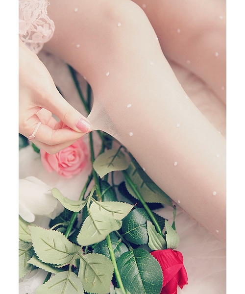 Bobon21（ボボンニジュウイチ）の「ドット柄美脚メイクタイツ（タイツ/ストッキング・レディース・黒ドット/白ドット・F）」の2枚目の写真