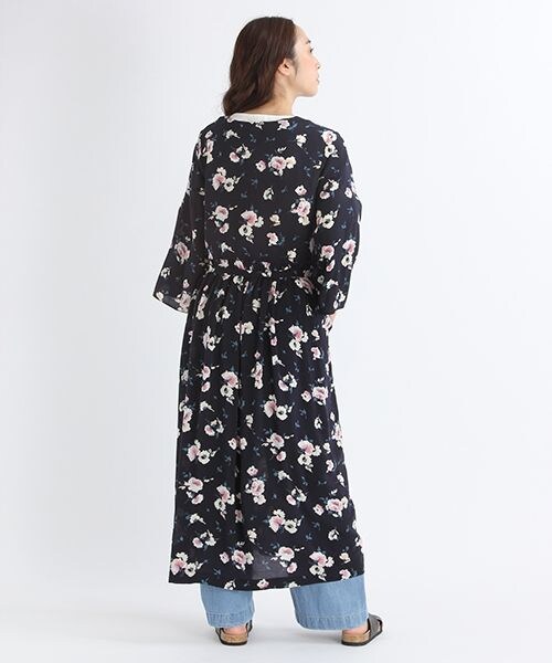 studio CLIP（スタディオクリップ）の「レーヨンフラワープリントＶネックワンピース（ワンピース/ドレス・ベージュ/ネイビー）」の4枚目の写真