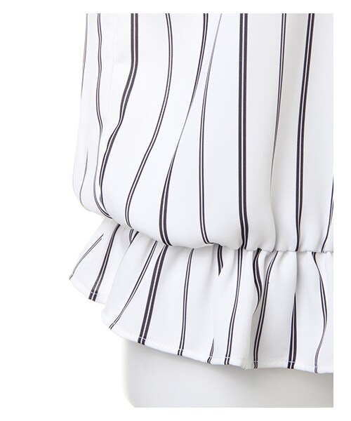 INGNI（イング）の「キャンディー袖オフショル5分袖／TOPS（トップス・レディース・ｵﾌﾎﾜｲﾄ/ﾏｽﾀｰﾄﾞ/ﾐﾝﾄｸﾞﾘｰﾝ/ﾌﾞﾙｰ/ｽﾄﾗｲﾌﾟ/ﾗﾍﾞﾝﾀﾞｰ/ﾋﾟﾝｸ/ｵﾌｸﾛ/ｽﾄﾗｲﾌﾟ・M）」の5枚目の写真