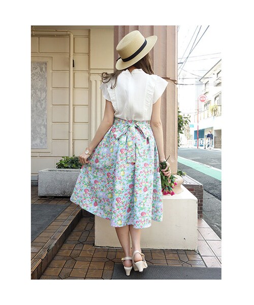 F i.n.t（フィント）の「フラワーベース柄バックリボンギャザースカート/F i.n.t（スカート・レディース・その他）」の2枚目の写真