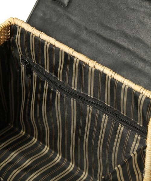 Andemiu（アンデミュウ）の「ラタンＰＵカブセＢＡＧ（バッグ・ホワイト/ブラック）」の11枚目の写真