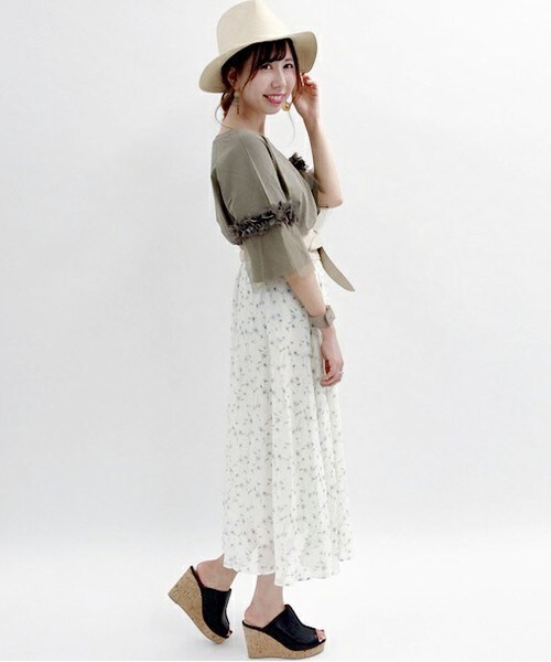 archives（アルシーヴ）の「フラワーチュール袖Ｔ（Tシャツ/カットソー・レディース・オフホワイト/ブラック/カーキ・MEDIUM）」の14枚目の写真