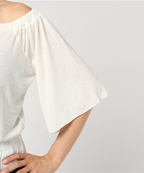 archives（アルシーヴ）の「カットッジャガードオフショルプルオーバー（Tシャツ/カットソー・レディース・オフホワイト/ブラック/レッド・MEDIUM）」の9枚目の写真