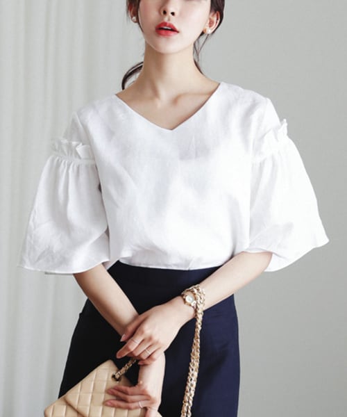 DHOLIC(ディーホリック)の「ショルダーフリルVネックリネンブラウス(シャツ/ブラウス・レディース・FREE)」の1枚目の写真