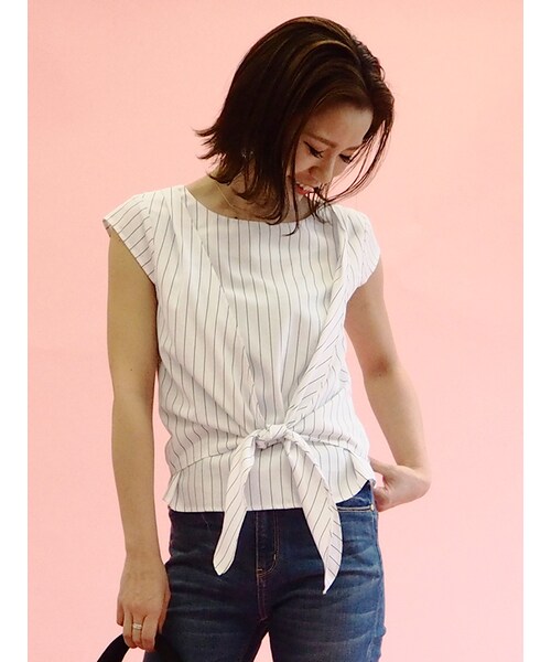 31 Sons de mode（トランテアン　ソン　ドゥ　モード）の「裾結びブラウス×トッパーカーデ【セット商品】（トップス・レディース・スタッフ身長:160cm/オフホワイト/ブラック・36）」の4枚目の写真