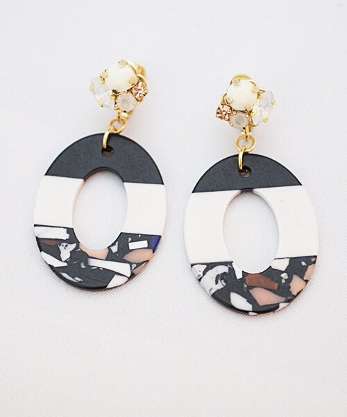 PAULOWNIA（ポロウニア）の「オーバル（ピアス（両耳用）・レディース・ホワイト/ブラック・Free）」の2枚目の写真