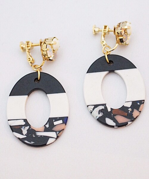 PAULOWNIA（ポロウニア）の「オーバル（ピアス（両耳用）・レディース・ホワイト/ブラック・Free）」の3枚目の写真