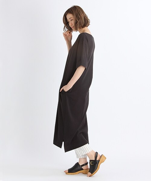 studio CLIP（スタディオクリップ）の「[WEB限定/機能性素材]アソートボートネックワンピース（ワンピース/ドレス・オフホワイト×ブラック/ブラウン×グリーン/ブラック）」の4枚目の写真