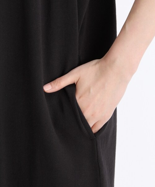 studio CLIP（スタディオクリップ）の「[WEB限定/機能性素材]アソートボートネックワンピース（ワンピース/ドレス・オフホワイト×ブラック/ブラウン×グリーン/ブラック）」の8枚目の写真