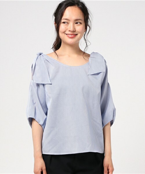 archives（アルシーヴ）の「肩リボンブラウス（シャツ/ブラウス・レディース・オフホワイト/ホワイト×ブルー/ブラック・MEDIUM）」の5枚目の写真