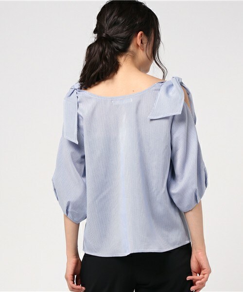 archives（アルシーヴ）の「肩リボンブラウス（シャツ/ブラウス・レディース・オフホワイト/ホワイト×ブルー/ブラック・MEDIUM）」の7枚目の写真