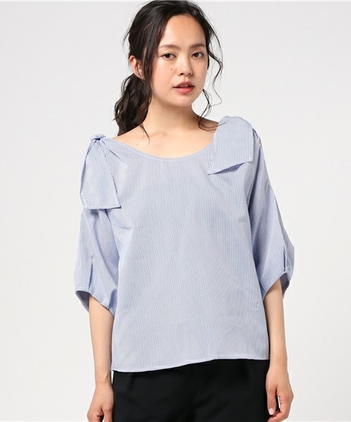 archives（アルシーヴ）の「肩リボンブラウス（シャツ/ブラウス・レディース・オフホワイト/ホワイト×ブルー/ブラック・MEDIUM）」の4枚目の写真