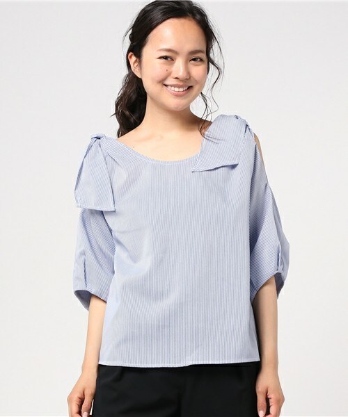 archives（アルシーヴ）の「肩リボンブラウス（シャツ/ブラウス・レディース・オフホワイト/ホワイト×ブルー/ブラック・MEDIUM）」の2枚目の写真