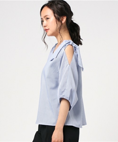 archives（アルシーヴ）の「肩リボンブラウス（シャツ/ブラウス・レディース・オフホワイト/ホワイト×ブルー/ブラック・MEDIUM）」の6枚目の写真