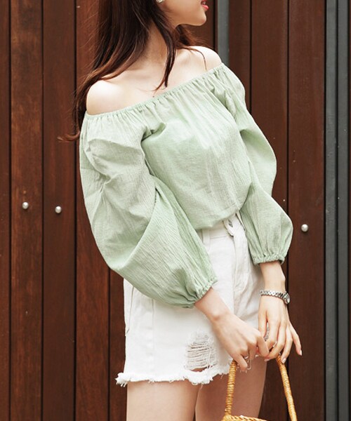 DHOLIC(ディーホリック)の「ソリッドカラーオフショルダ―コットンブラウス(シャツ/ブラウス・レディース・ライトグリーン/ホワイト/ライトベージュ/ブラック・FREE)」の1枚目の写真