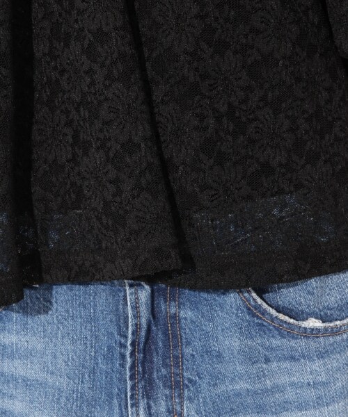 LOWRYS FARM（ローリーズファーム）の「★キャミソール付★オフショルレースプルオーバー（トップス・オフ/ブラック/イエロー/ブルー）」の10枚目の写真