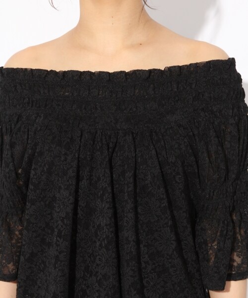LOWRYS FARM（ローリーズファーム）の「★キャミソール付★オフショルレースプルオーバー（トップス・オフ/ブラック/イエロー/ブルー）」の8枚目の写真