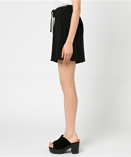 archives（アルシーヴ）の「レースアップフレアショートパンツ（その他パンツ・レディース・ブラック/グレー/レッド系その他・MEDIUM）」の5枚目の写真