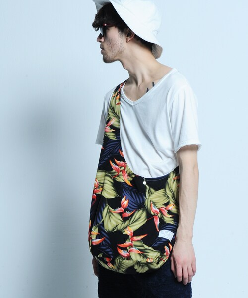 VIRGOwearworks（ヴァルゴウェアワークス）の「LANTANA ALOHA BAG アロハ柄バッグ（バッグ・メンズ・BLACK/WHITE/RED）」の3枚目の写真