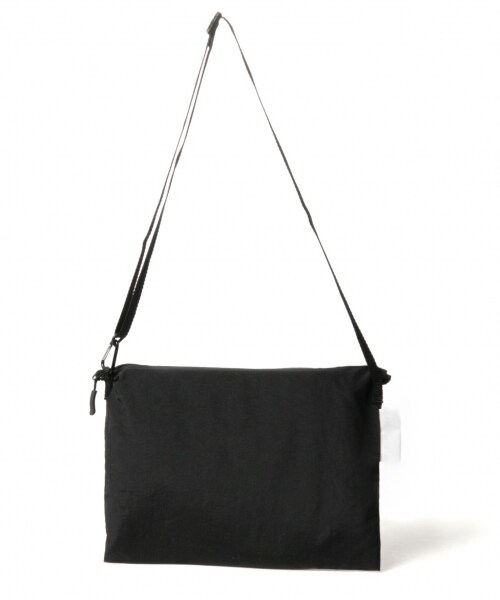 GLOBAL WORK（グローバルワーク）の「ナイロンカラーサコッシュ（バッグ・ホワイト/ブラック/オレンジ/ネイビー）」の15枚目の写真