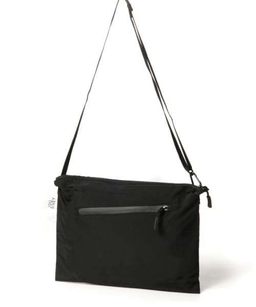 GLOBAL WORK（グローバルワーク）の「ナイロンカラーサコッシュ（バッグ・ホワイト/ブラック/オレンジ/ネイビー）」の6枚目の写真