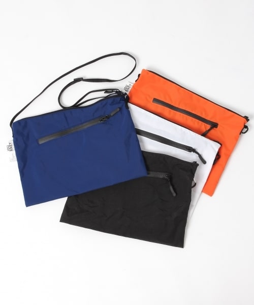 GLOBAL WORK（グローバルワーク）の「ナイロンカラーサコッシュ（バッグ・ホワイト/ブラック/オレンジ/ネイビー）」の4枚目の写真