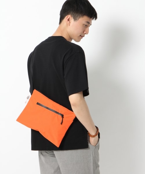 GLOBAL WORK（グローバルワーク）の「ナイロンカラーサコッシュ（バッグ・ホワイト/ブラック/オレンジ/ネイビー）」の11枚目の写真