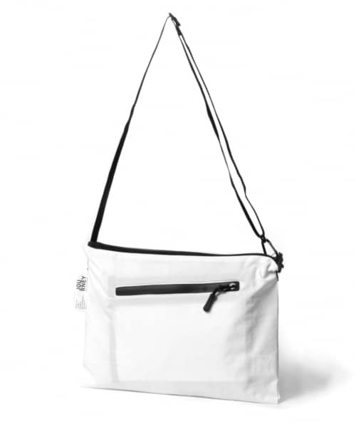 GLOBAL WORK（グローバルワーク）の「ナイロンカラーサコッシュ（バッグ・ホワイト/ブラック/オレンジ/ネイビー）」の5枚目の写真