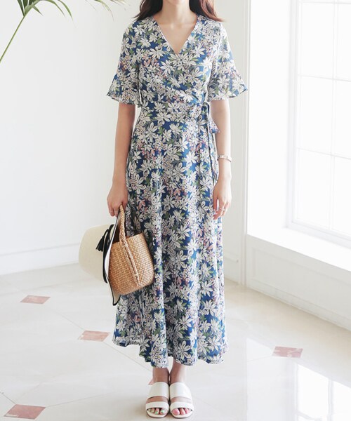 DHOLIC(ディーホリック)の「フローラルVネックラップロングワンピース(ワンピース・レディース・FREE)」の1枚目の写真