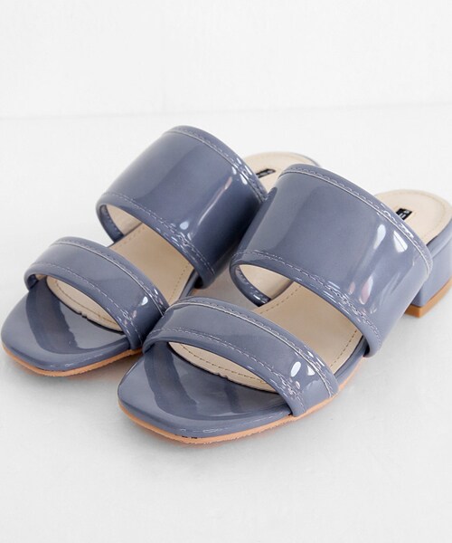 DHOLIC（ディーホリック）の「エナメル調ダブルストラップミュール（サンダル・レディース・225/230/235/240/245/250）」の5枚目の写真