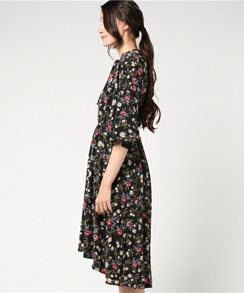archives（アルシーヴ）の「花柄ハイネックイレヘムワンピース（ワンピース・レディース・オフホワイト/ブラック・MEDIUM）」の4枚目の写真