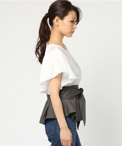 archives（アルシーヴ）の「ペプラムベルト付フレア袖プルオーバー（シャツ/ブラウス・レディース・オフホワイト/ブラック/シルバーグレー・MEDIUM）」の5枚目の写真