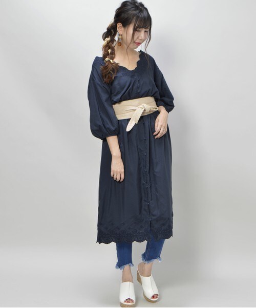 archives（アルシーヴ）の「デシンスカラ刺繍シャツワンピース（シャツワンピース・レディース・オフホワイト/カーキ/ネイビー・MEDIUM）」の3枚目の写真