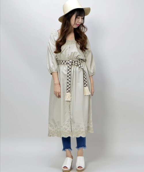 archives（アルシーヴ）の「デシンスカラ刺繍シャツワンピース（シャツワンピース・レディース・オフホワイト/カーキ/ネイビー・MEDIUM）」の2枚目の写真