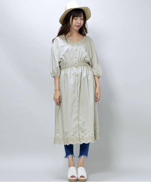 archives（アルシーヴ）の「デシンスカラ刺繍シャツワンピース（シャツワンピース・レディース・オフホワイト/カーキ/ネイビー・MEDIUM）」の7枚目の写真