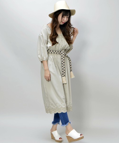 archives（アルシーヴ）の「デシンスカラ刺繍シャツワンピース（シャツワンピース・レディース・オフホワイト/カーキ/ネイビー・MEDIUM）」の5枚目の写真