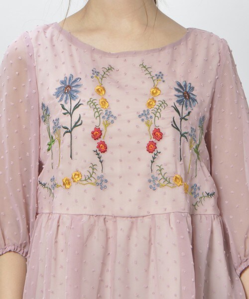 archives（アルシーヴ）の「エステルドビー刺繍チュニック（ワンピース・レディース・オフホワイト/ブラック/ピンク・MEDIUM）」の6枚目の写真