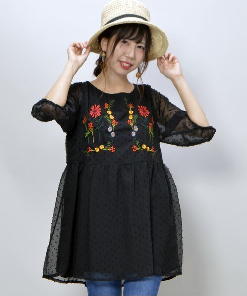 archives（アルシーヴ）の「エステルドビー刺繍チュニック（ワンピース・レディース・オフホワイト/ブラック/ピンク・MEDIUM）」の2枚目の写真