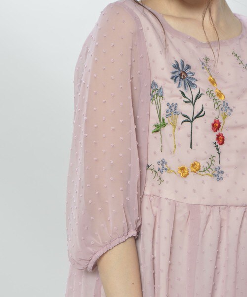 archives（アルシーヴ）の「エステルドビー刺繍チュニック（ワンピース・レディース・オフホワイト/ブラック/ピンク・MEDIUM）」の7枚目の写真