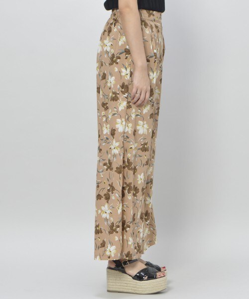 archives（アルシーヴ）の「ファスナースリット花柄ワイドパンツ（その他パンツ・レディース・アイボリー/ベージュ/ネイビー・MEDIUM）」の9枚目の写真