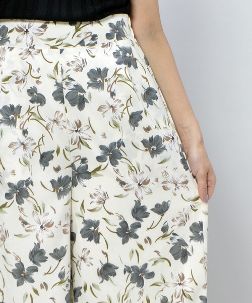 archives（アルシーヴ）の「ファスナースリット花柄ワイドパンツ（その他パンツ・レディース・アイボリー/ベージュ/ネイビー・MEDIUM）」の13枚目の写真