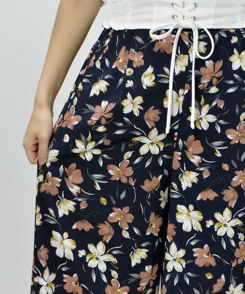 archives（アルシーヴ）の「ファスナースリット花柄ワイドパンツ（その他パンツ・レディース・アイボリー/ベージュ/ネイビー・MEDIUM）」の14枚目の写真